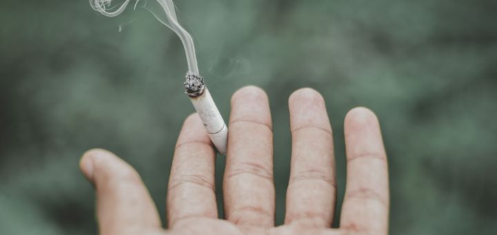 Cataluña prohibirá fumar en el coche