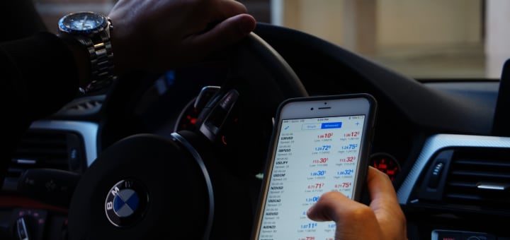 ¿Cuántos puntos perderás si utilizas el móvil al volante?