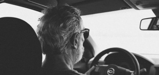 ¿Qué certificado médico necesitas para conducir si tienes más de 65 años?